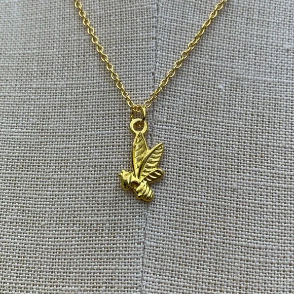 NWT Sterling Silver Plated Chain & Bee Alloy Metal Charm Necklace - Picture 5 of 10